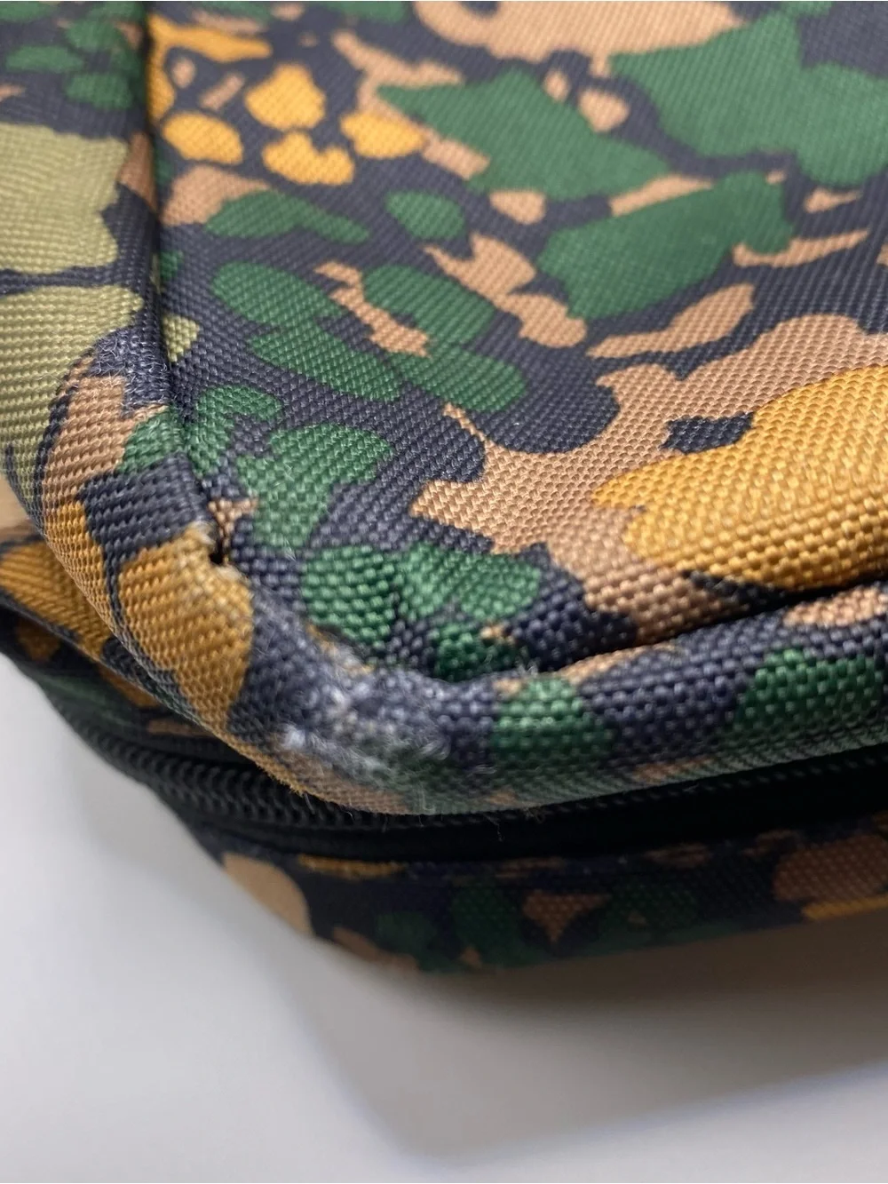 Vans Camouflage insulated lunch bag in Green, Brown & Yellow